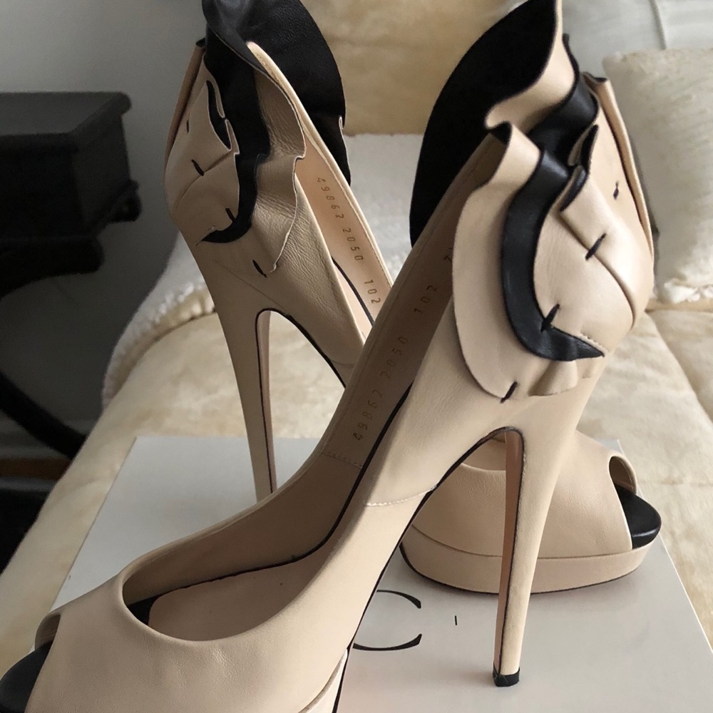 7 1/2 Casadei Peplum Pumps